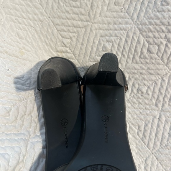 Giani Bernini Memory Foam Peep Toe T Strap Pumps Black Size 11 - Picture 6 of 12